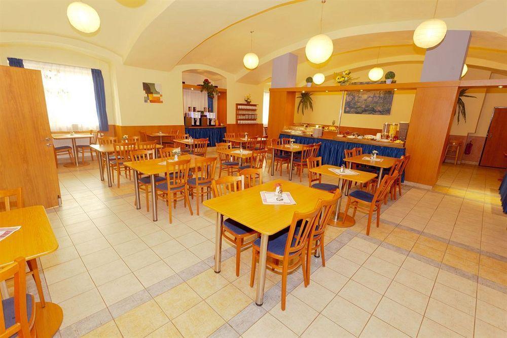 Adeba Hotel Prague Luaran gambar